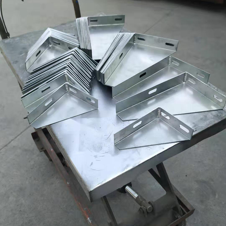 桥架托臂的综合防护措施
